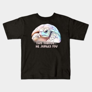 This Turtle, he judges you Kids T-Shirt